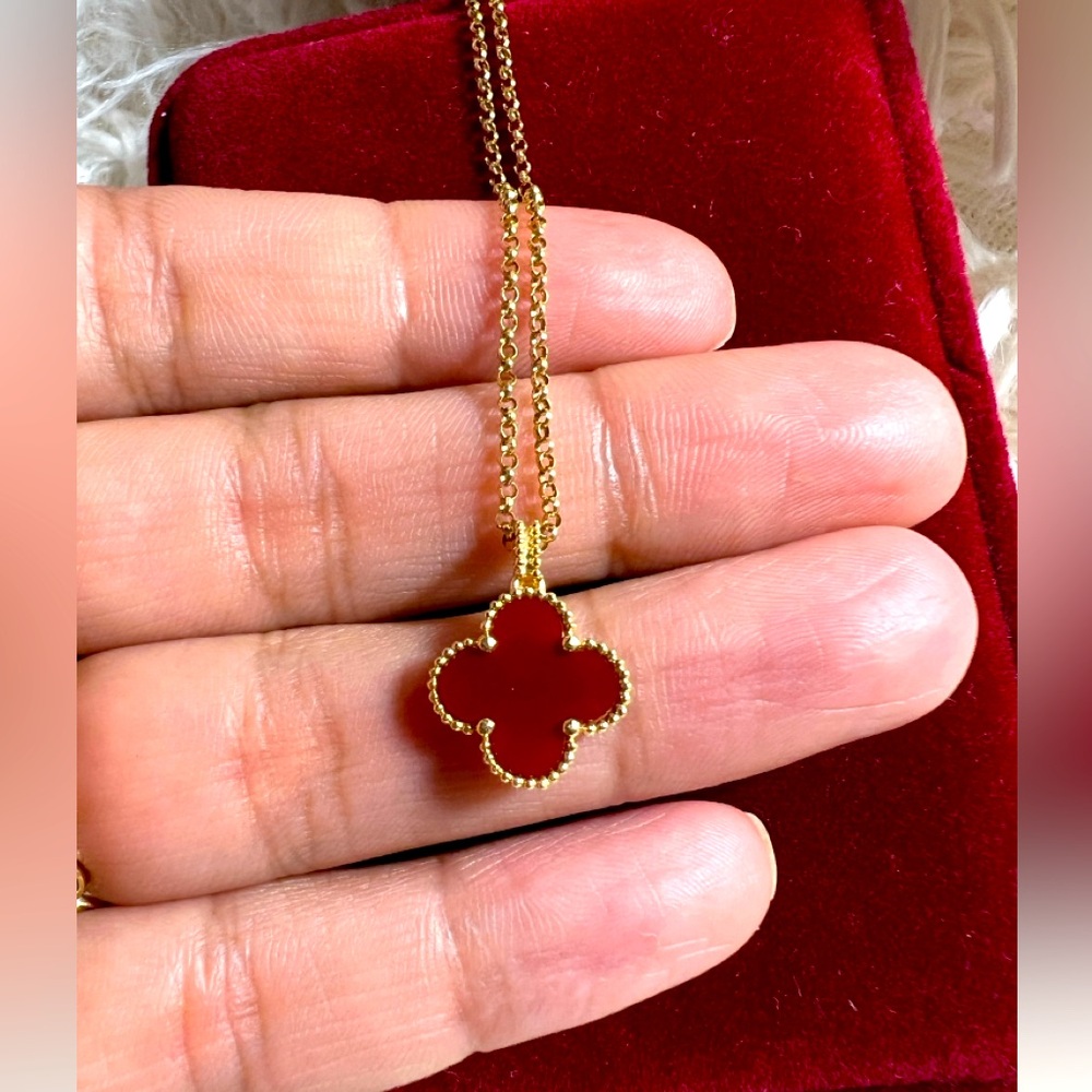 Solid yellow 18k Gold and Red Carnelian  Clover Pendant